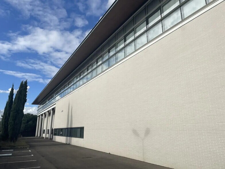 Flex dans Romainville à louer - Photo du bâtiment - Image 2 de 18