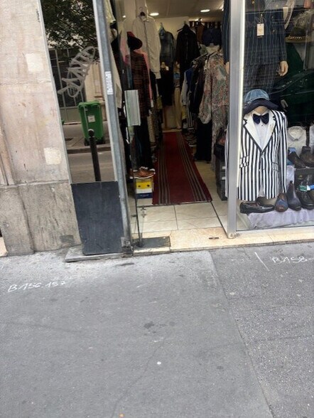 Commerce de détail dans Paris à vendre - Photo du bâtiment - Image 2 de 2