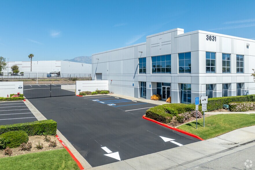 3631 Grapevine St, Jurupa Valley, CA à louer - Photo du bâtiment - Image 2 de 8