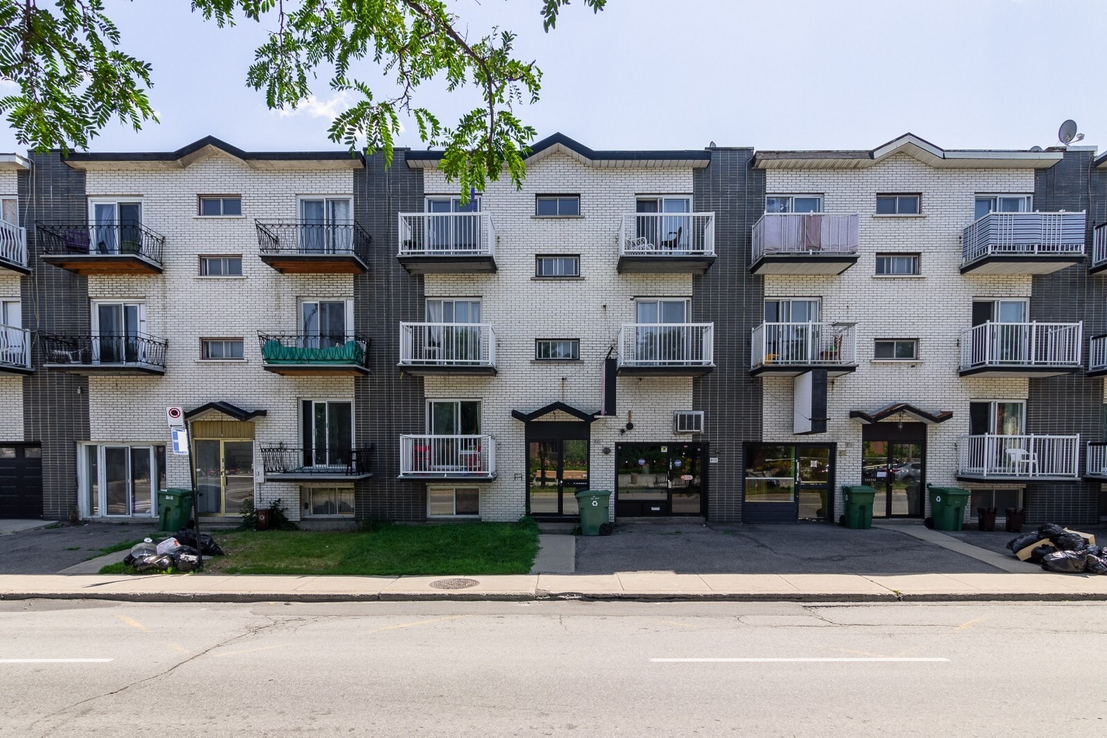 8158-8160 Rue Hochelaga, Montréal, QC for sale Primary Photo- Image 1 of 1