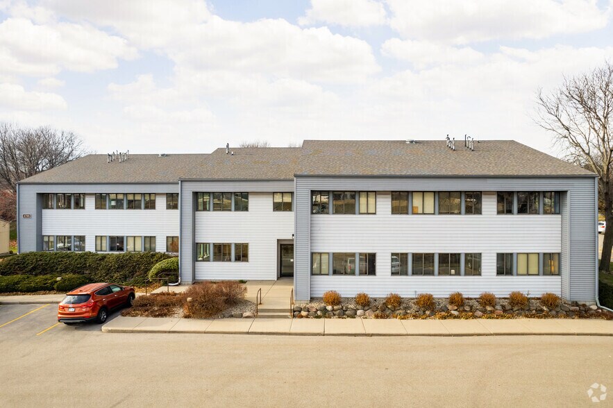 4785 Hayes Rd, Madison, WI à vendre - Photo du bâtiment - Image 2 de 8