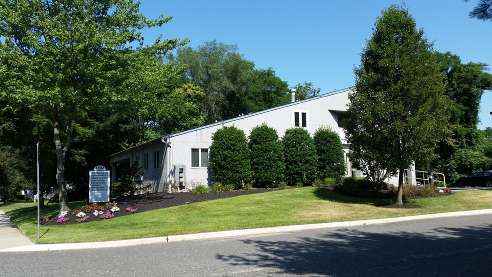 1892 Greentree Rd, Cherry Hill, NJ for lease - Primary Photo - Image 1 of 5
