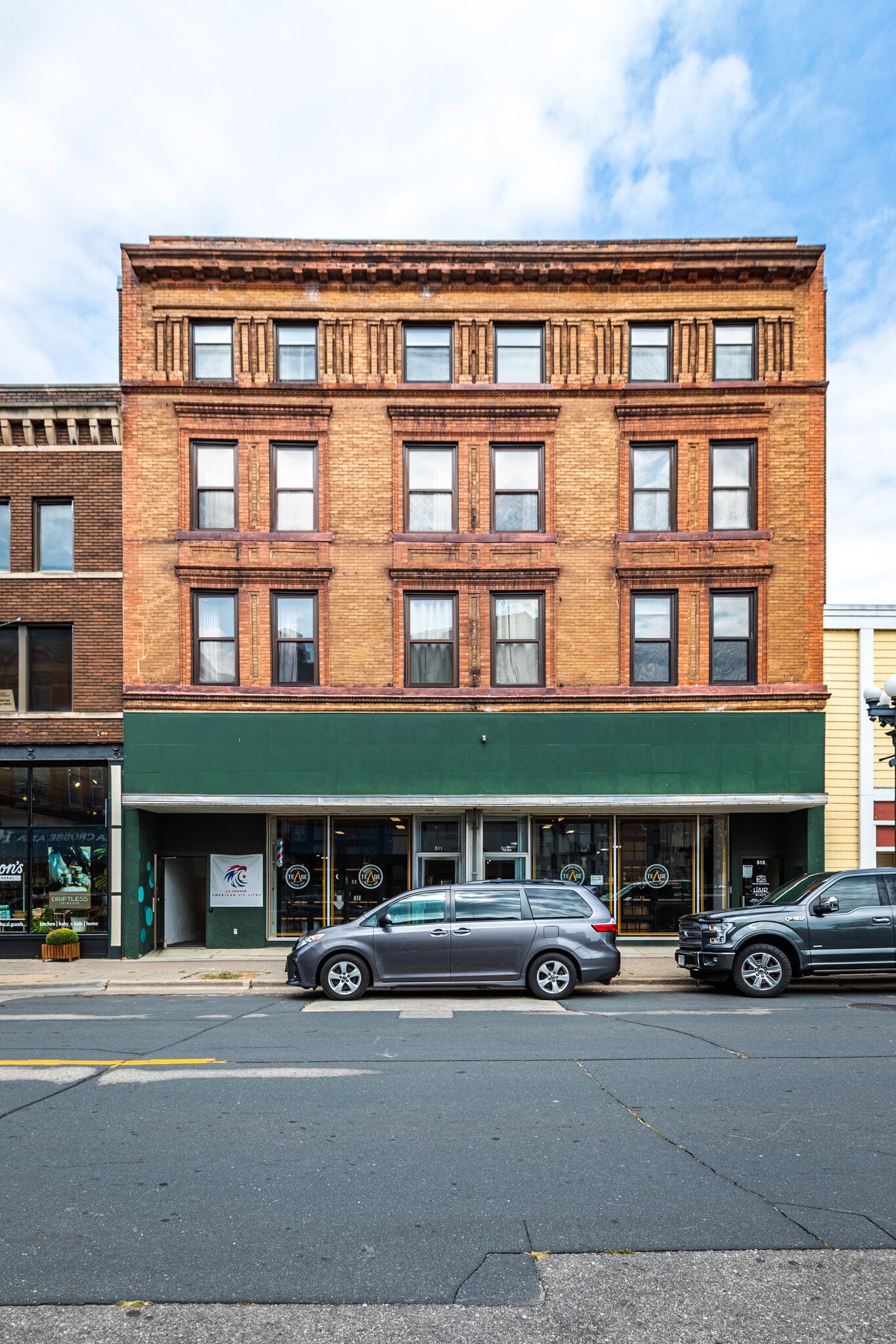 511-513 Main St, La Crosse, WI for lease Interior Photo- Image 1 of 8