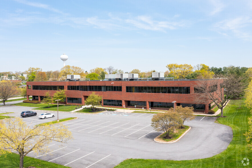 2500 Monroe Blvd, Norristown, PA for lease - Building Photo - Image 1 of 8