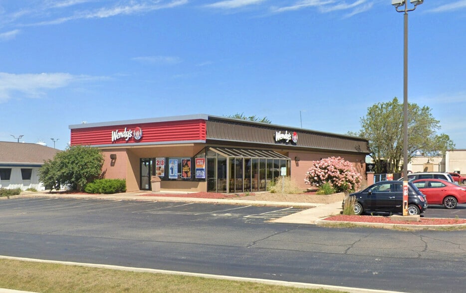 1265 E Geneva St, Delavan, WI à louer - Photo principale - Image 1 de 2