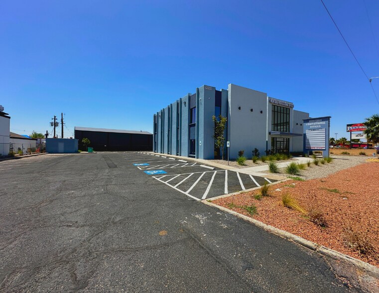 9900 Montana Ave, El Paso, TX for lease - Building Photo - Image 3 of 32