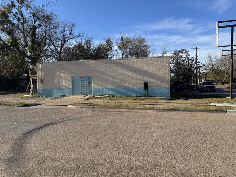 2023 J B Jackson Jr Blvd blvd, Dallas, TX à vendre - Photo du bâtiment - Image 2 de 5