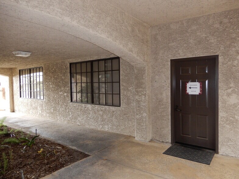 1200 Paseo Camarillo, Camarillo, CA à vendre - Photo du bâtiment - Image 3 de 10