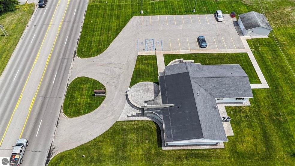 5168 US-31, Traverse City, MI à vendre - Photo du bâtiment - Image 3 de 24