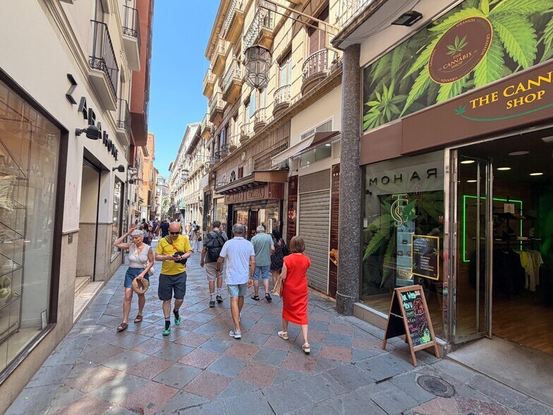 Calle Zacatín, 11, Granada, Granada à louer - Photo du bâtiment - Image 2 de 7
