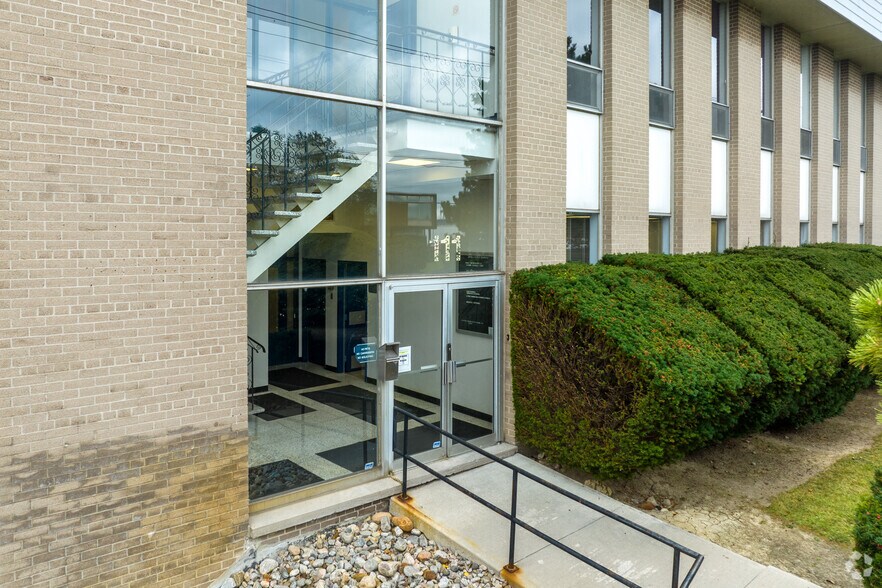 111 Railside Rd, Toronto, ON for sale - Building Photo - Image 3 of 5