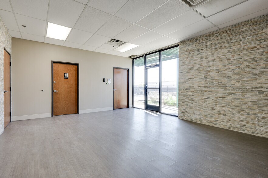 5020-5022 Sharp St, Dallas, TX à louer - Photo du bâtiment - Image 2 de 5