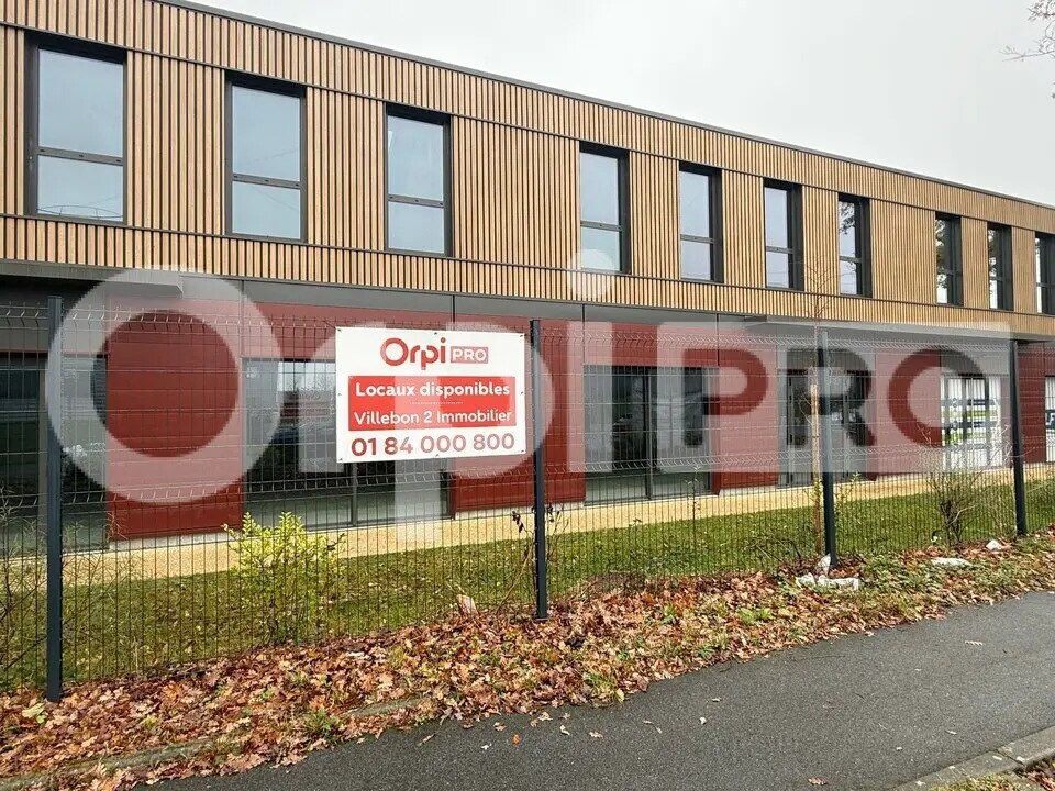 Industrial in Marcoussis for sale Building Photo- Image 1 of 6