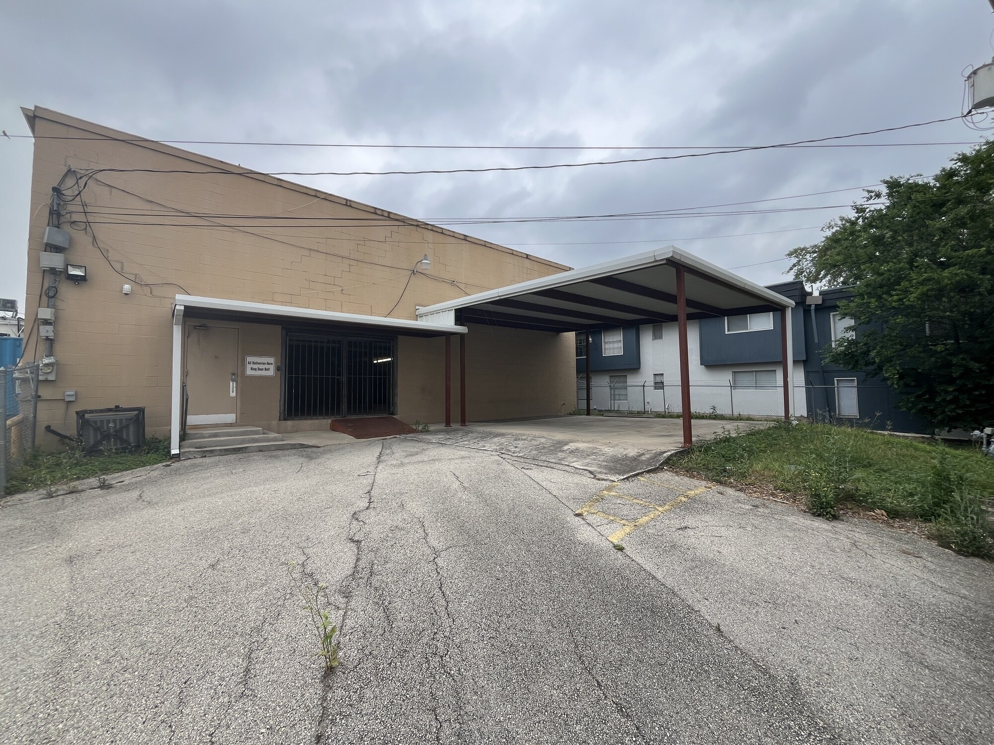 2502 Harry Wurzbach Rd, San Antonio, TX à louer Photo du bâtiment- Image 1 de 17