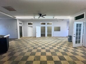 221 Locust St, Redding, CA à louer Photo intérieure- Image 2 de 6