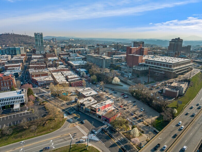 114 N Lexington Ave, Asheville, NC à louer - Photo du bâtiment - Image 3 de 43