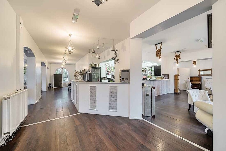 Salisbury Rd, Cholderton for sale - Interior Photo - Image 3 of 9