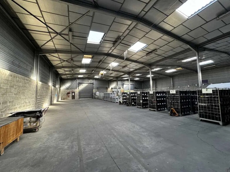 Office in Vaulx-en-Velin for lease - Interior Photo - Image 2 of 5