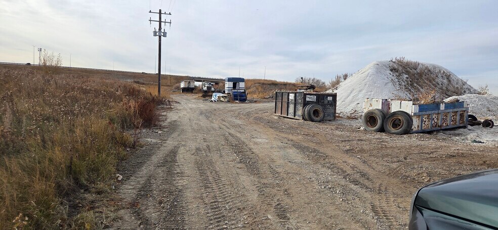 11333 84 St SE, Calgary, AB à vendre - Photo du bâtiment - Image 2 de 8