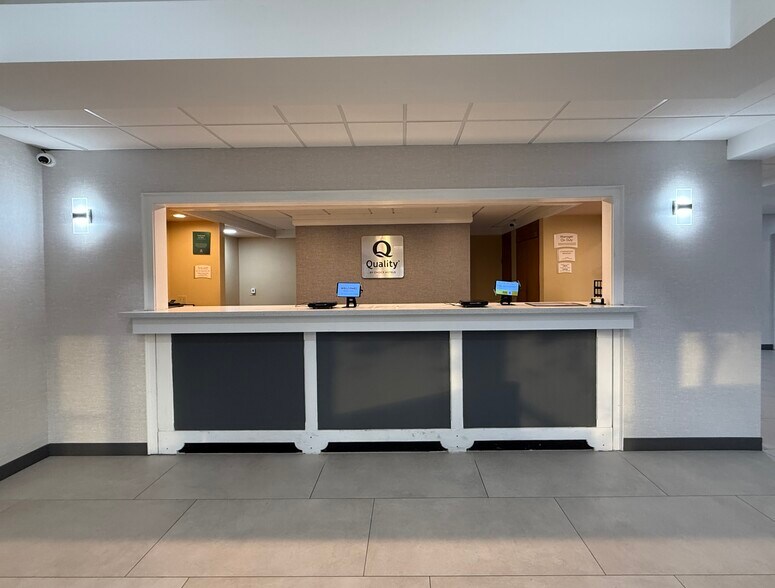 131 N Lobdell Hwy, Port Allen, LA à vendre - Hall d’entrée - Image 2 de 11