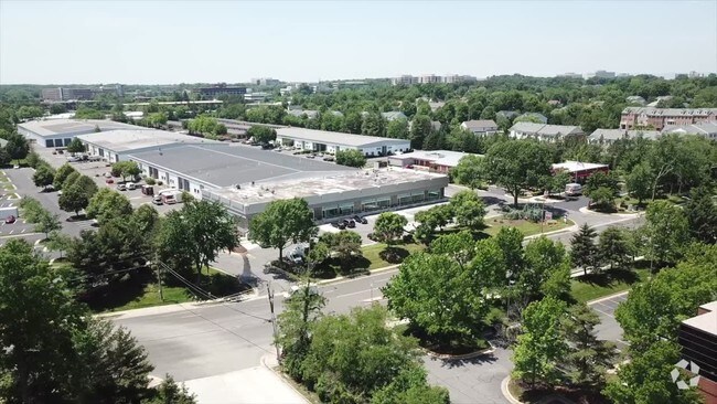 Plus de détails pour 301-366 Victory Dr, Herndon, VA - Commerce de détail, Industriel à louer