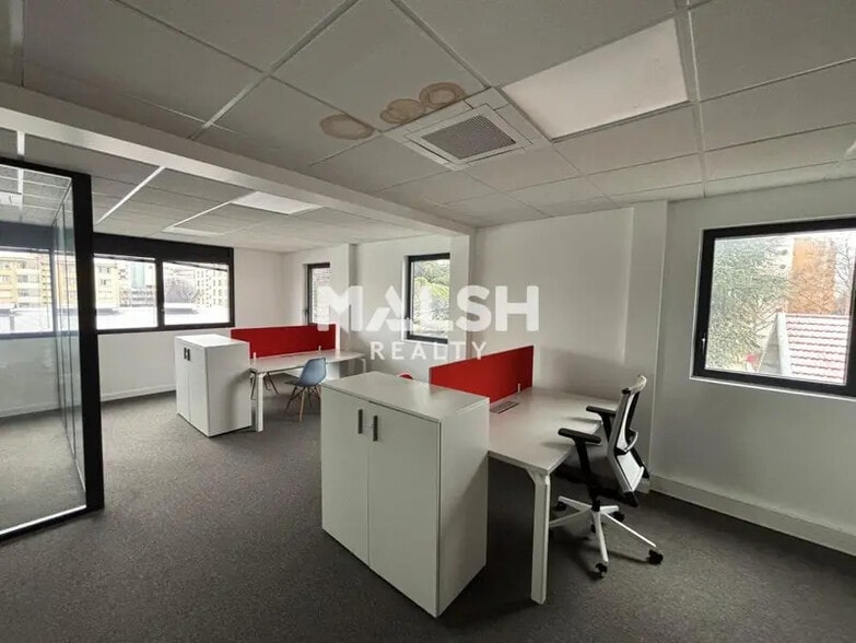 Office in Villeurbanne for lease - Interior Photo - Image 3 of 11
