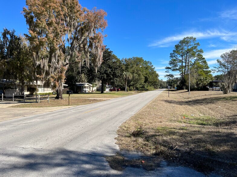407 E Ash St, Perry, FL à vendre - Photo du bâtiment - Image 3 de 64