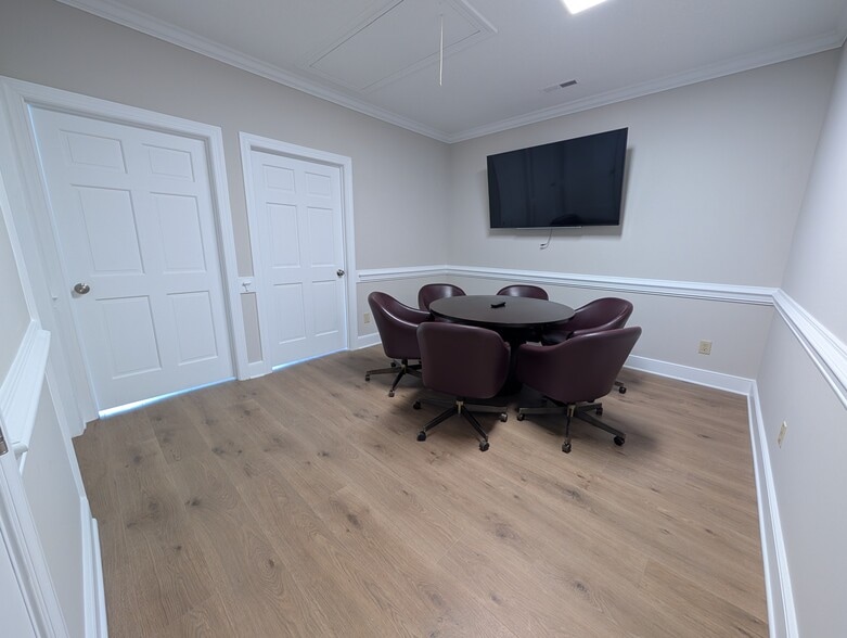 6512 Six Forks Rd, Raleigh, NC for lease - Interior Photo - Image 2 of 8