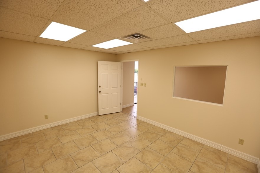 5426-5440 Schertz Rd, San Antonio, TX à louer - Photo du bâtiment - Image 3 de 16