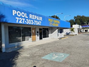 2860-2868 E Bay Dr, Largo, FL à louer Photo du bâtiment- Image 1 de 4