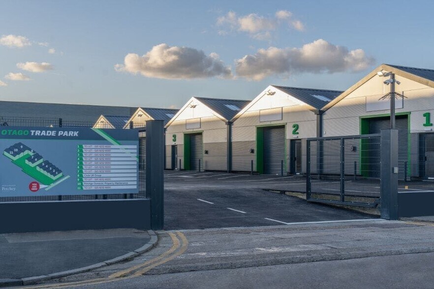 23 Crown Rd, Enfield à louer - Photo du bâtiment - Image 1 de 41