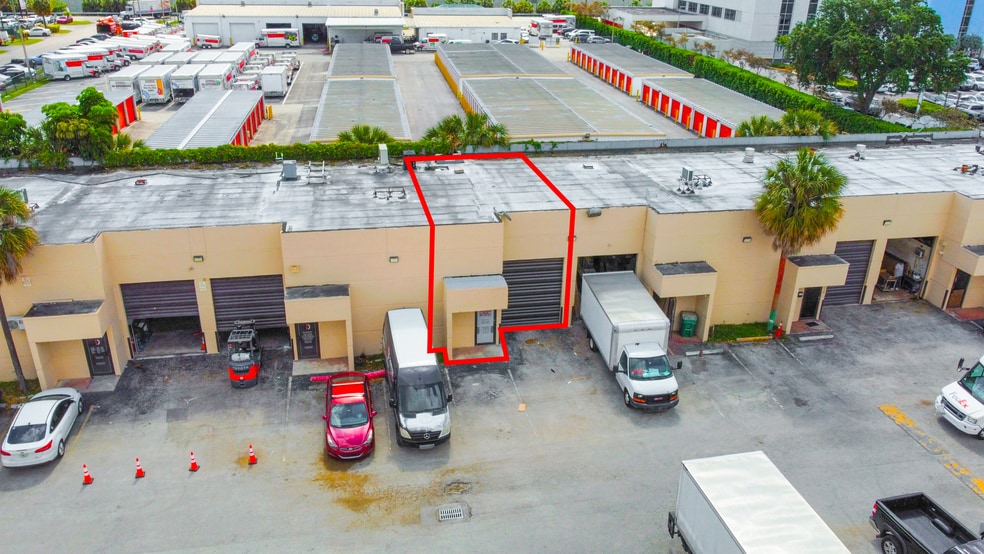 2104-2120 W 62nd St, Hialeah, FL for lease - Building Photo - Image 2 of 11