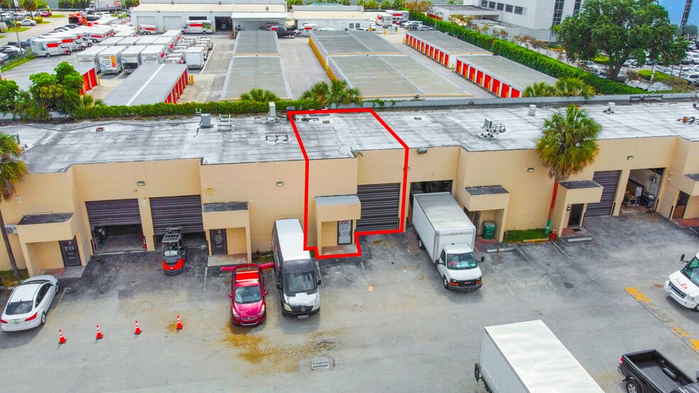 2104-2120 W 62nd St, Hialeah, FL à louer - Photo du bâtiment - Image 2 de 11