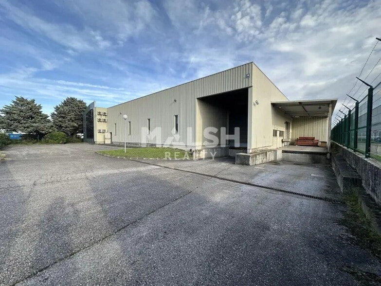 Flex dans Genas à louer - Photo du bâtiment - Image 2 de 9
