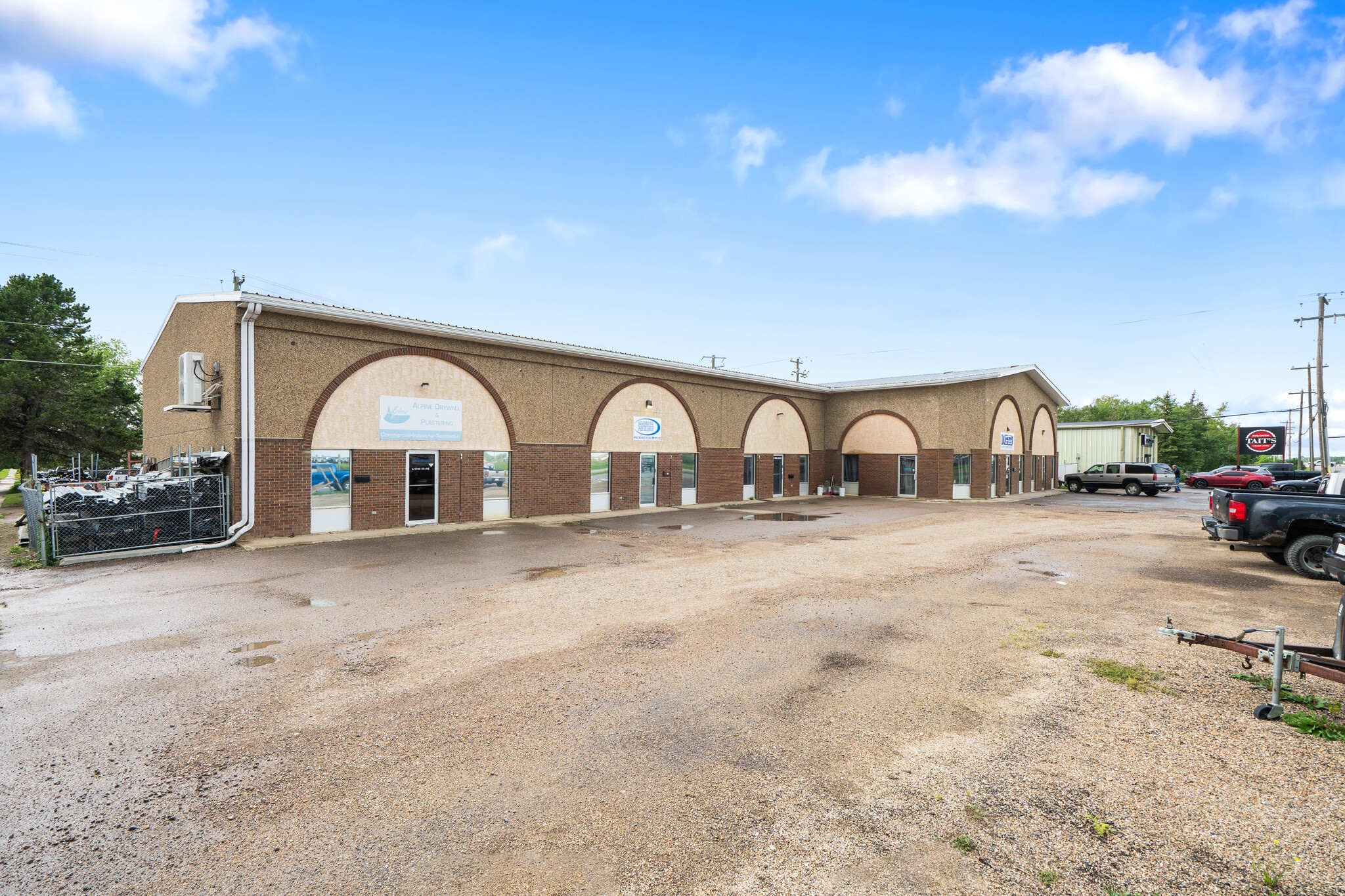 5702 50 Av, Lloydminster, AB for lease Primary Photo- Image 1 of 6