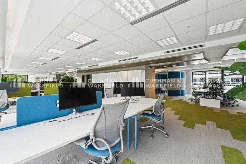 Bureau dans Issy-les-Moulineaux à louer - Photo du bâtiment - Image 3 de 23