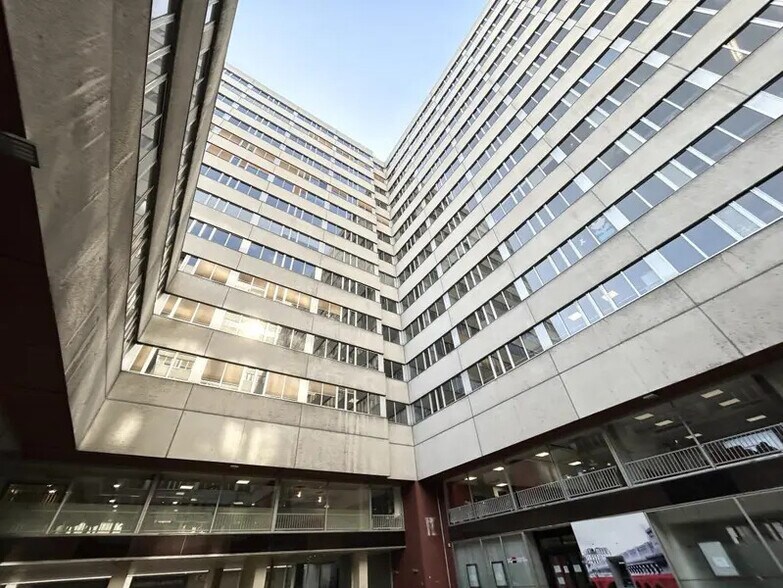20 Boulevard Eugène Deruelle, Lyon à vendre - Photo du bâtiment - Image 2 de 16