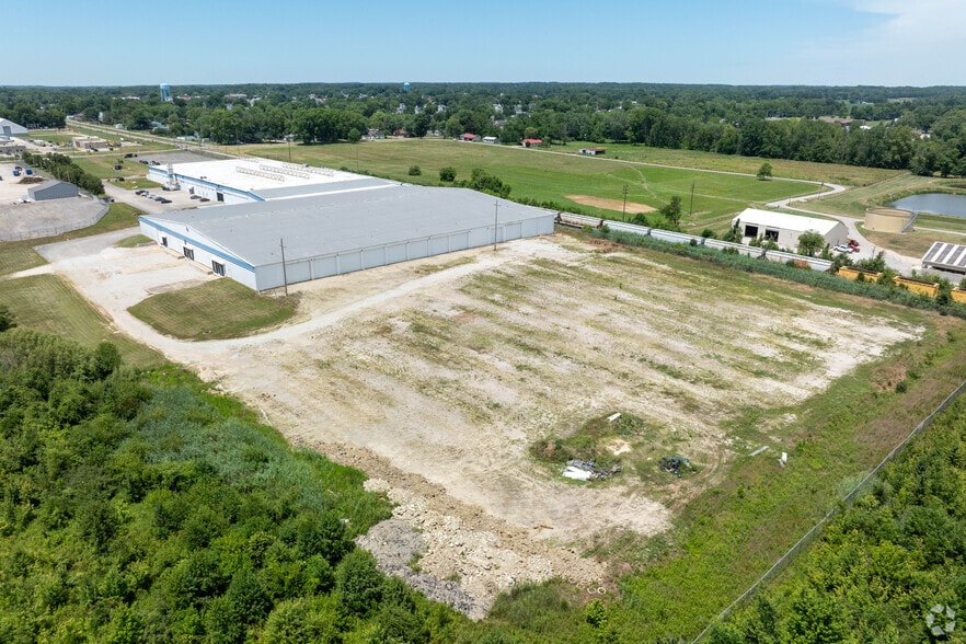 325 12th St SE, Linton, IN for lease - Building Photo - Image 3 of 22