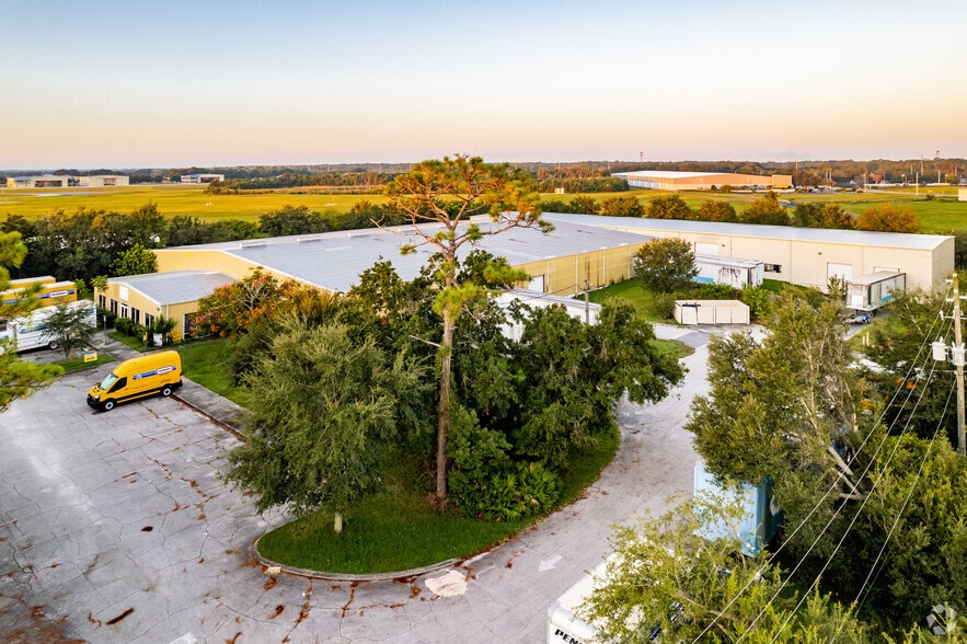 900 Armstrong Blvd, Kissimmee, FL à louer - Photo du bâtiment - Image 3 de 19