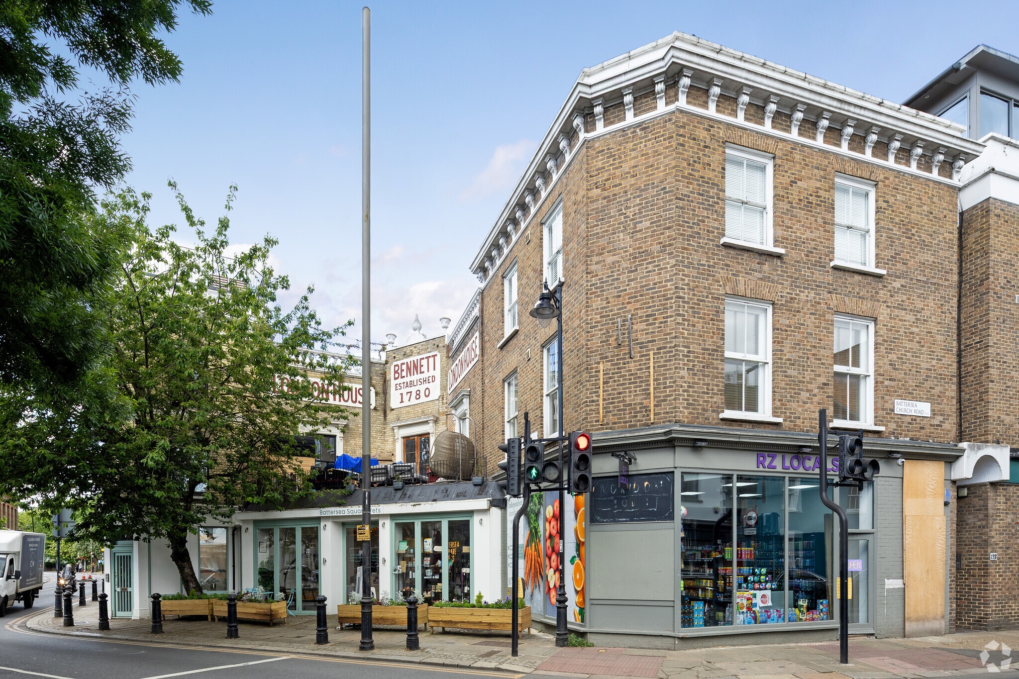7-9 Battersea Sq, London for lease Primary Photo- Image 1 of 3