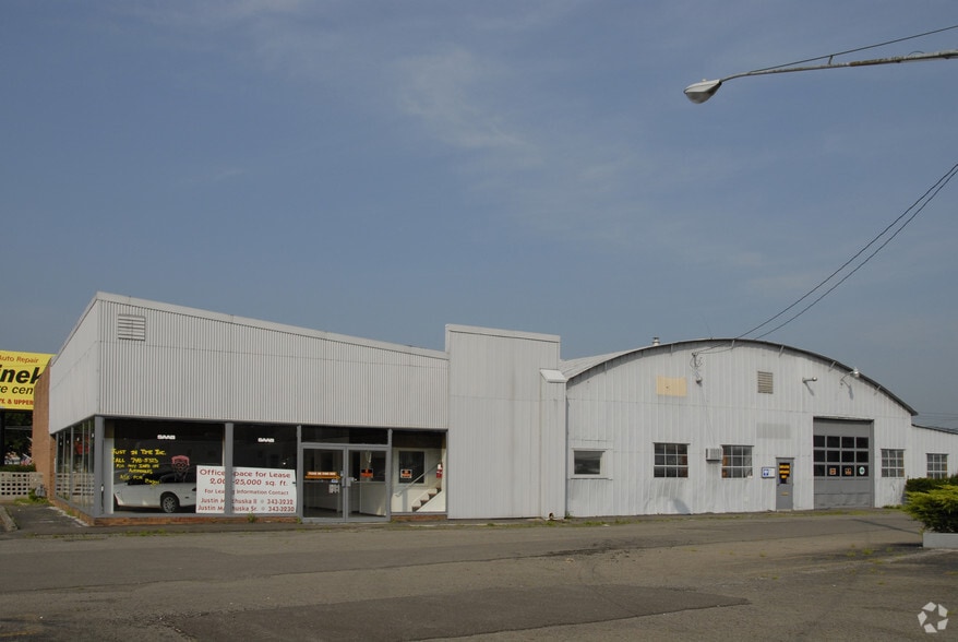 701-711 E Main St, Endicott, NY à vendre - Photo du bâtiment - Image 2 de 5