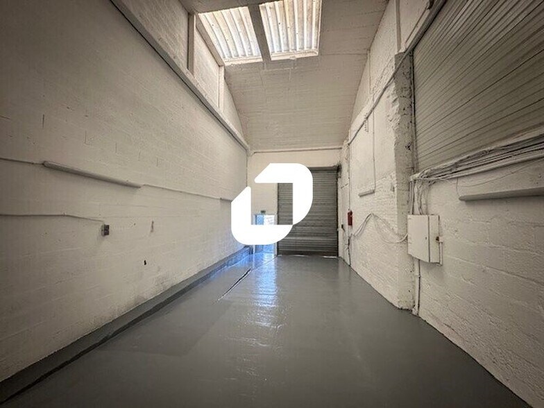 Flex in Épinay-sur-Seine for lease - Interior Photo - Image 2 of 9
