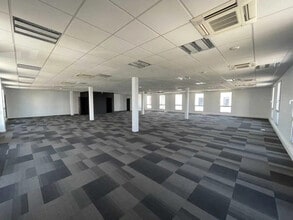 11 Rue Aimé Cotton, Saint-Priest for lease Interior Photo- Image 2 of 13