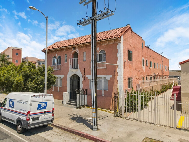 5606 S Figueroa St, Los Angeles, CA à vendre - Photo du bâtiment - Image 2 de 19