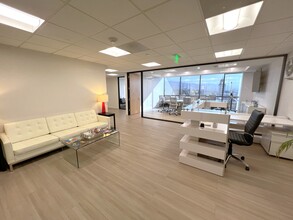 9440 Santa Monica Blvd, Beverly Hills, CA for lease Interior Photo- Image 1 of 10