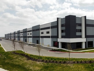 Plus de détails pour 2201 NE Town Centre Blvd, Lee's Summit, MO - Industriel à louer
