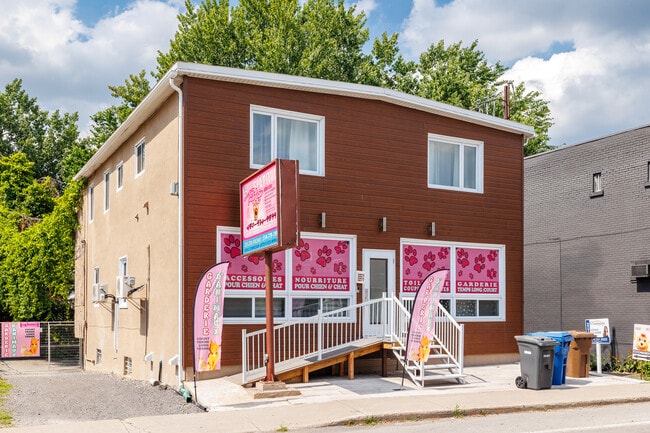 More details for 3965 Boul Lévesque W O, Laval, QC - Retail for Sale