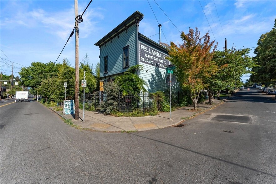 3039 SE Stark St, Portland, OR for sale - Building Photo - Image 3 of 50