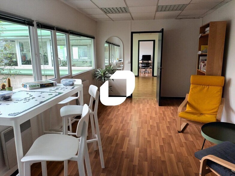 Office in Lille for lease - Interior Photo - Image 2 of 7