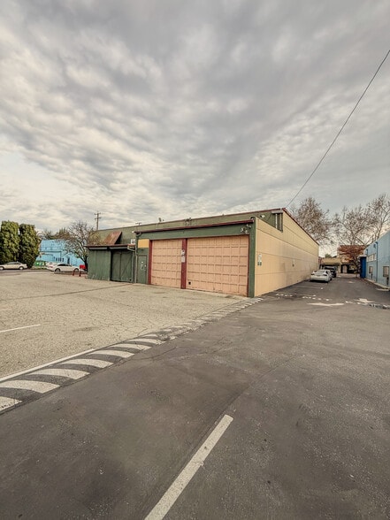 995 E Santa Clara St, San Jose, CA for lease - Building Photo - Image 2 of 39